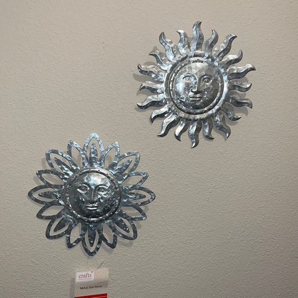 2pcs Galvanized Metal Sun Décor Style Wall Mounted Art Crafts 10” Diameter, New - Picture 1 of 6